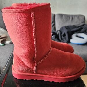 Samba red classic short II UGG boots, size 8W